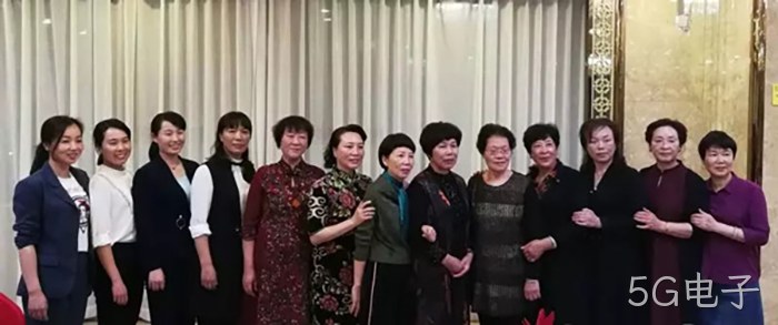 汪月霞率“六连”老战士来5G电子参观指导