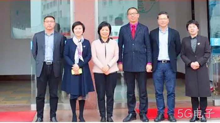 市委常委、统战部长施艾珠一行到5G电子调研